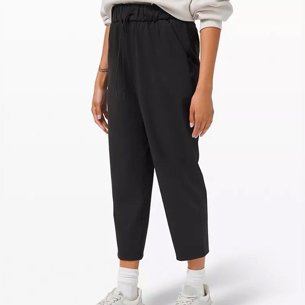 Lululemon high rise cropped pant 23”